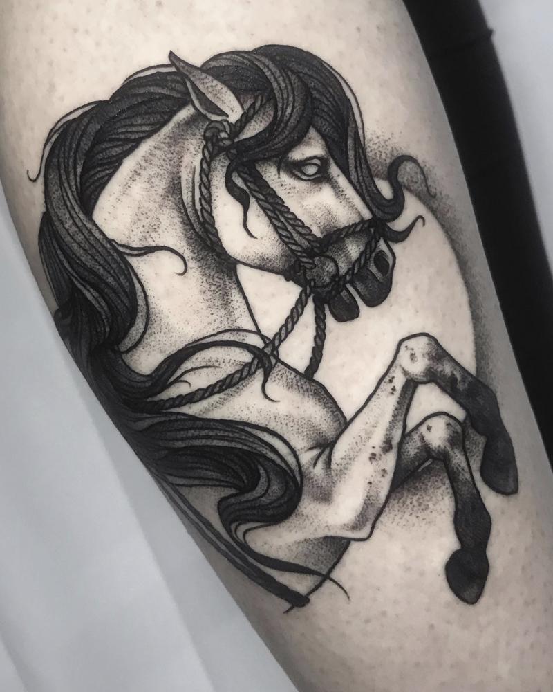 tatuajes valencia tatuaje silvia blackbunny ink No Land Tattoo Parlour  blackwork caballo horse - No Land Tattoo Parlour